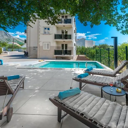 Gold 3 Apartment Mlini